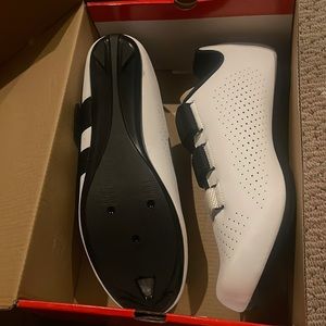 white santic cycling shoes women size 12 men size 10.5